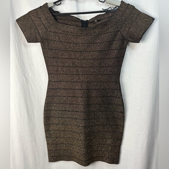 GUESS Bodycon Bandage Metallic Gold off the shoulder dress in US 10 M Black tie - Picture 5 of 11